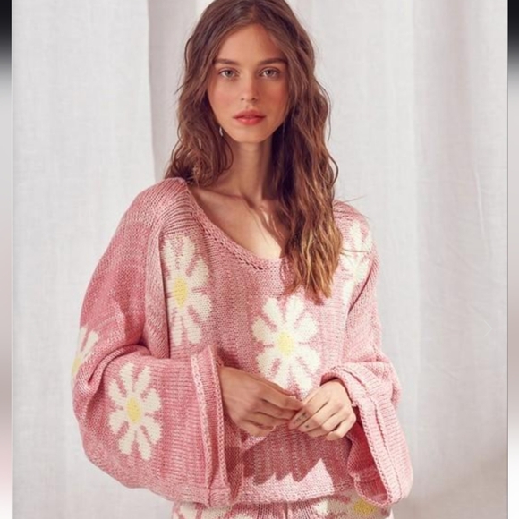 Storia Daisy Cropped Sweater Bell Sleeves Pink White Yellow Size Medium EUC - Picture 1 of 8